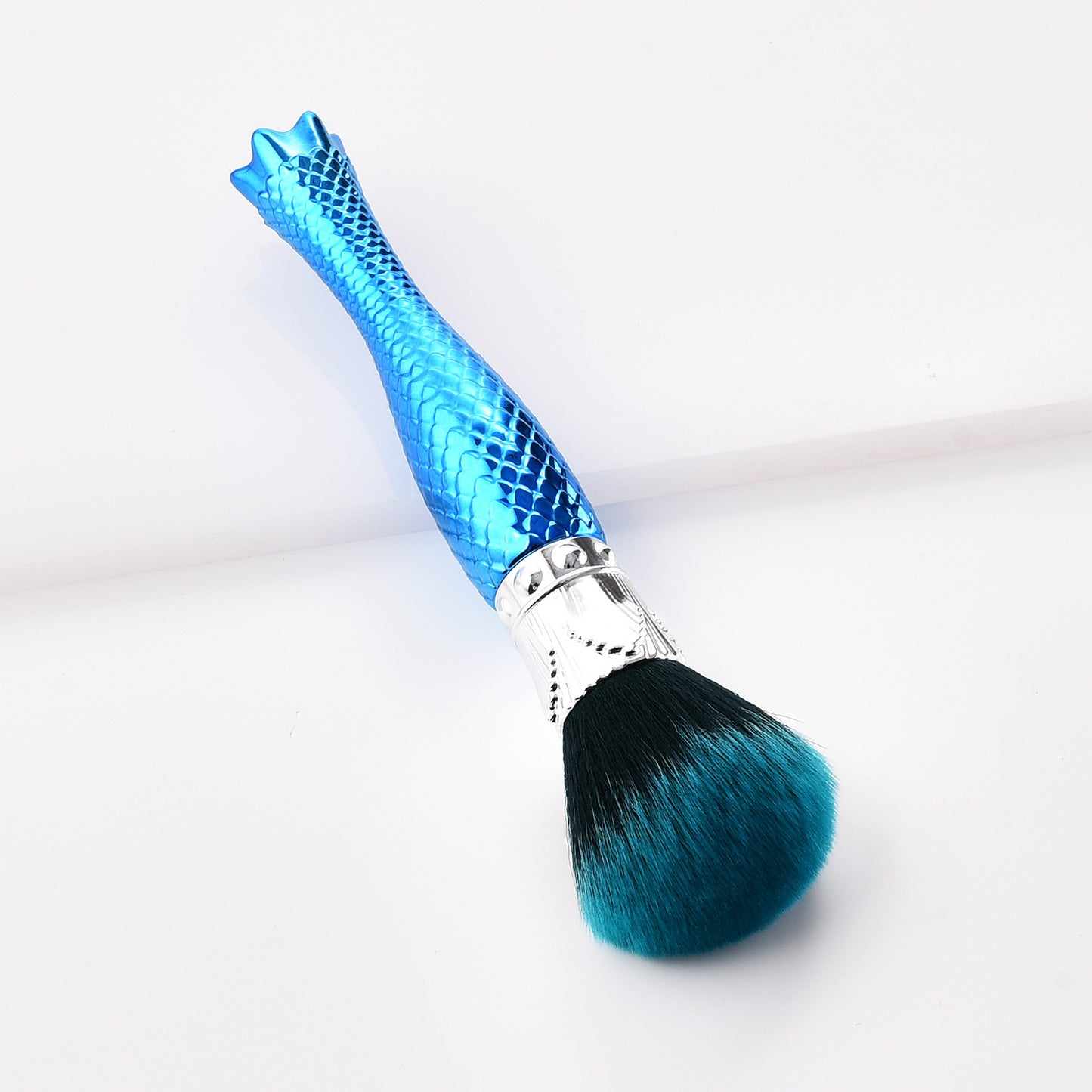 Make-up-Tool mit einem Make-up-Pinsel blau - beautyshop-24