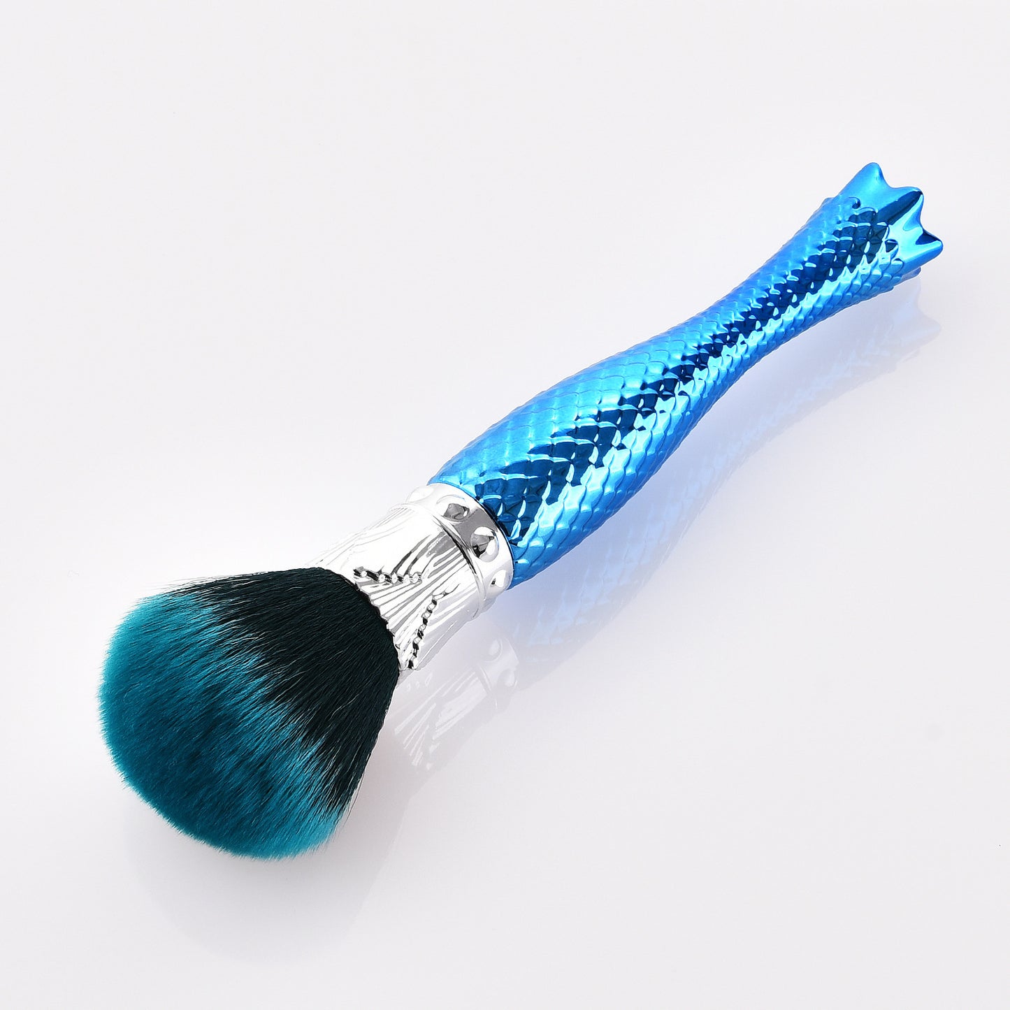 Make-up-Tool mit einem Make-up-Pinsel blau - beautyshop-24